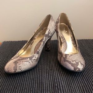 Eurosoft by Sofft “Annabelle” Pump Heels Snake Skin pattern